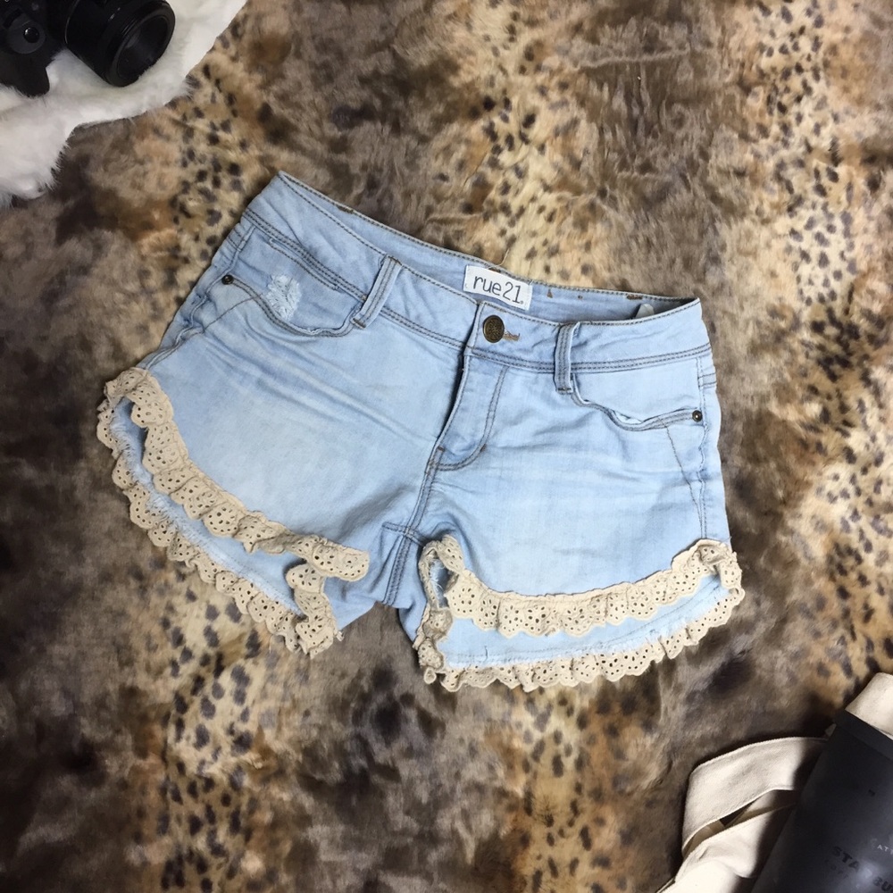 Lace trim jean shorts